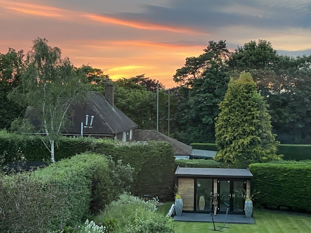 Surrey hypnotherapy in a peaceful cabin